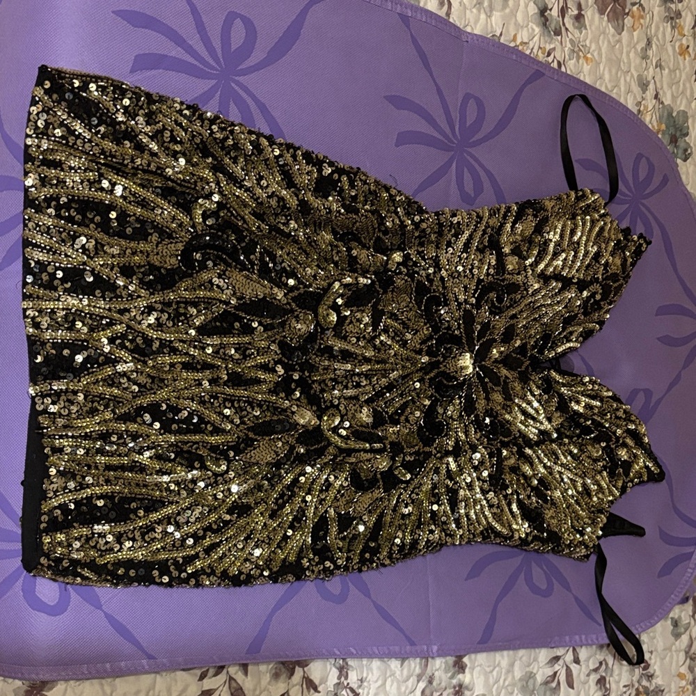 Elegant Strapless Sequin Dress - Black and Gold